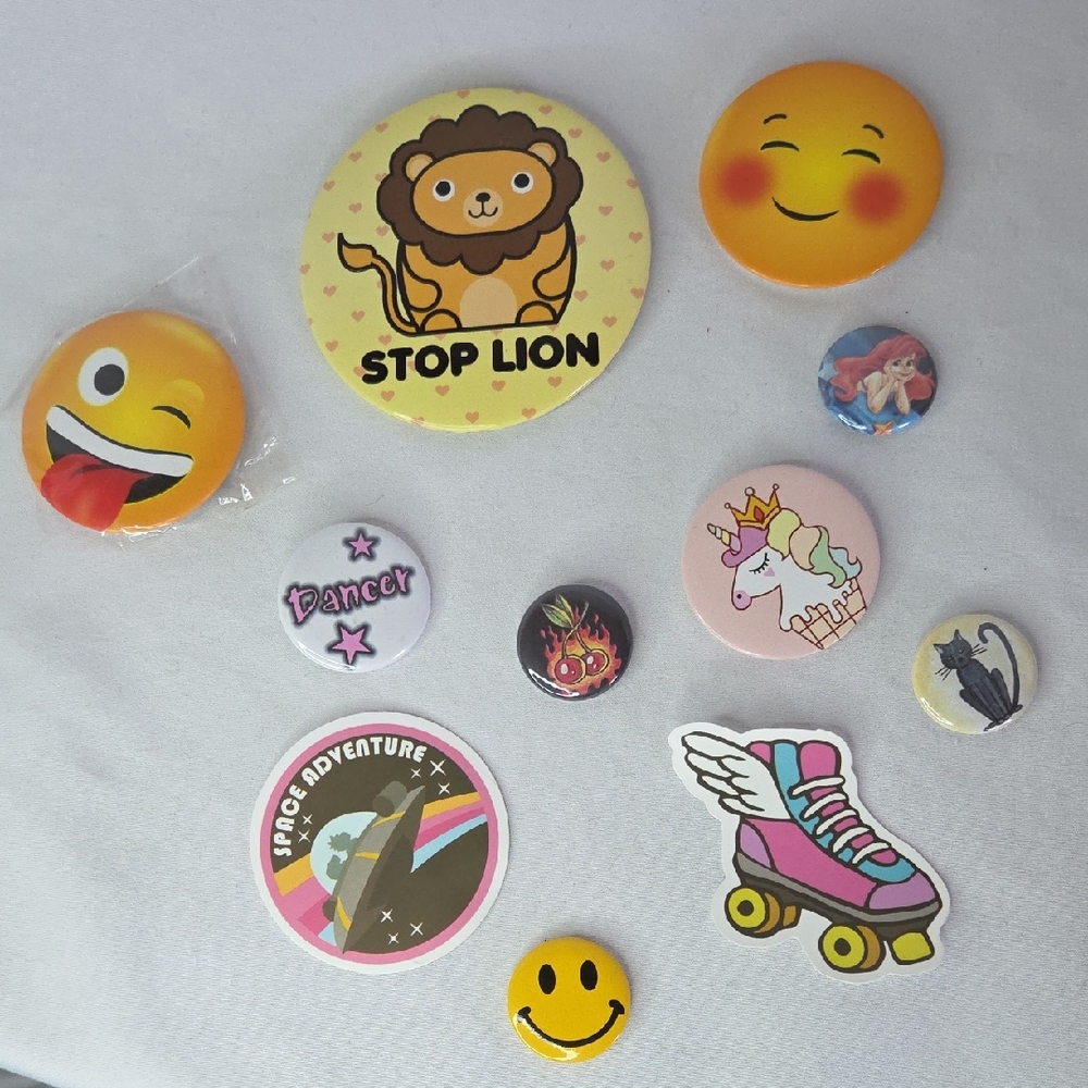 Emoji Animal Themed Button Set And 2 Stickers Hot Topic Y2k Aesthetic